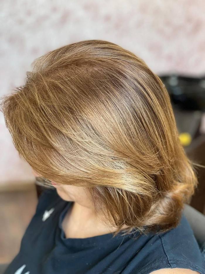 Blond mikádo po střihu a foukané