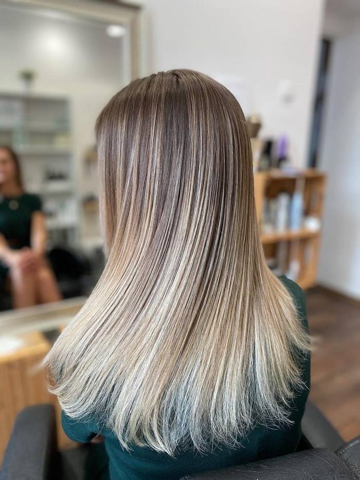 Dlouhé blond vlasy s melírem